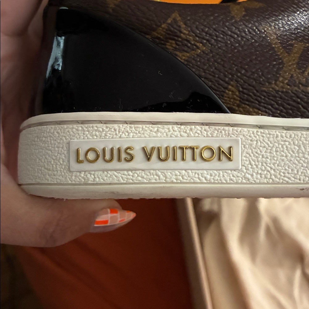 Louis Vuitton Front row Sneakers - Picture 3 of 8